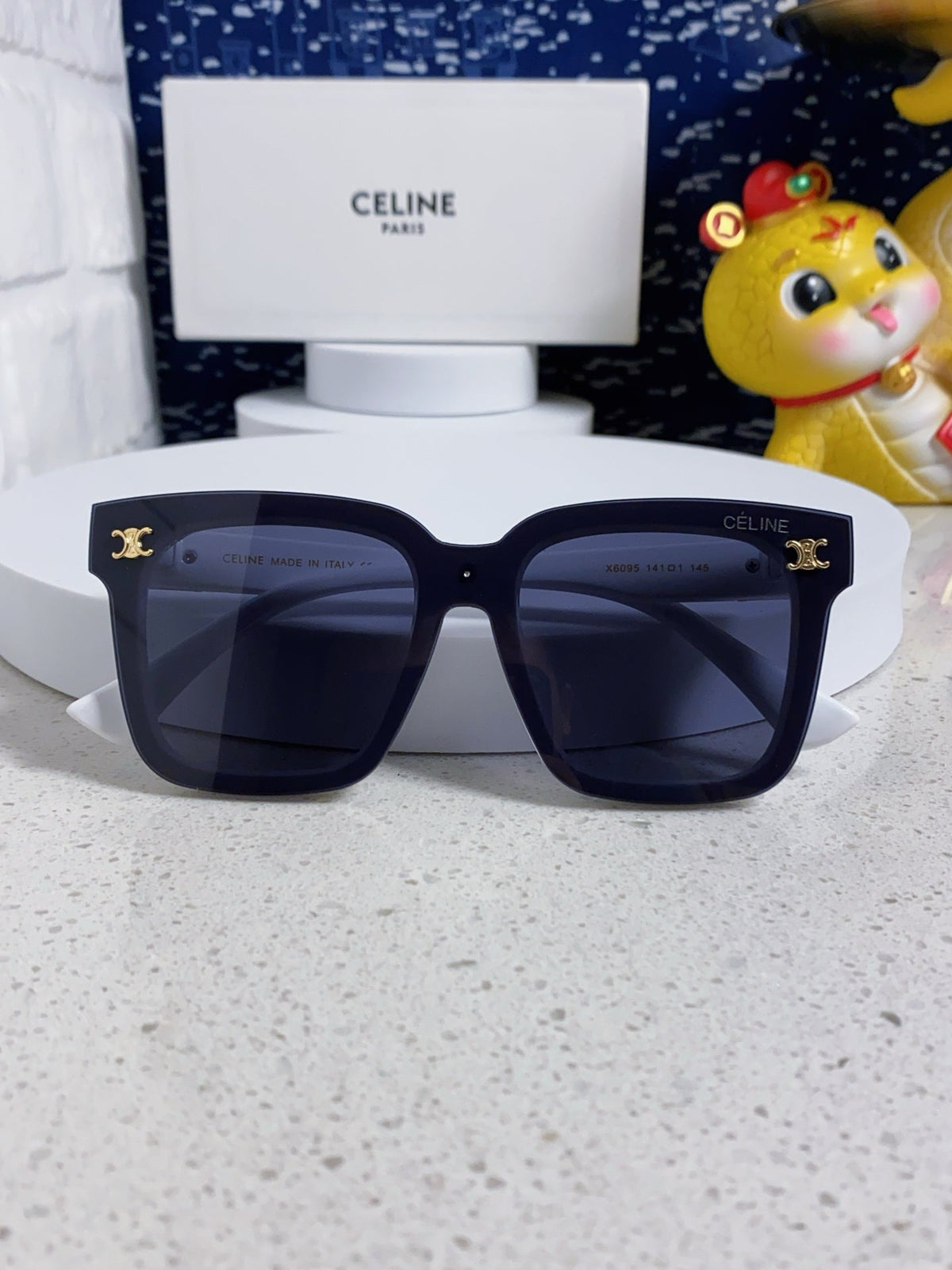 TRIOMPHE SUNGLASSES 548635 IN WHITE ACETATE