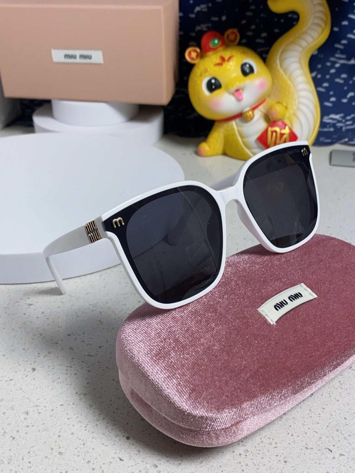 GLIMPSE SQUARE SUNGLASSES 554615 IN WHITE ACETATE