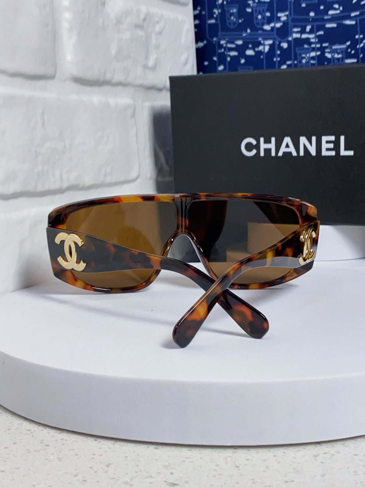 SQUARE SUNGLASSES CH5495 IN HAVANA ACETATE BROWN LENSES
