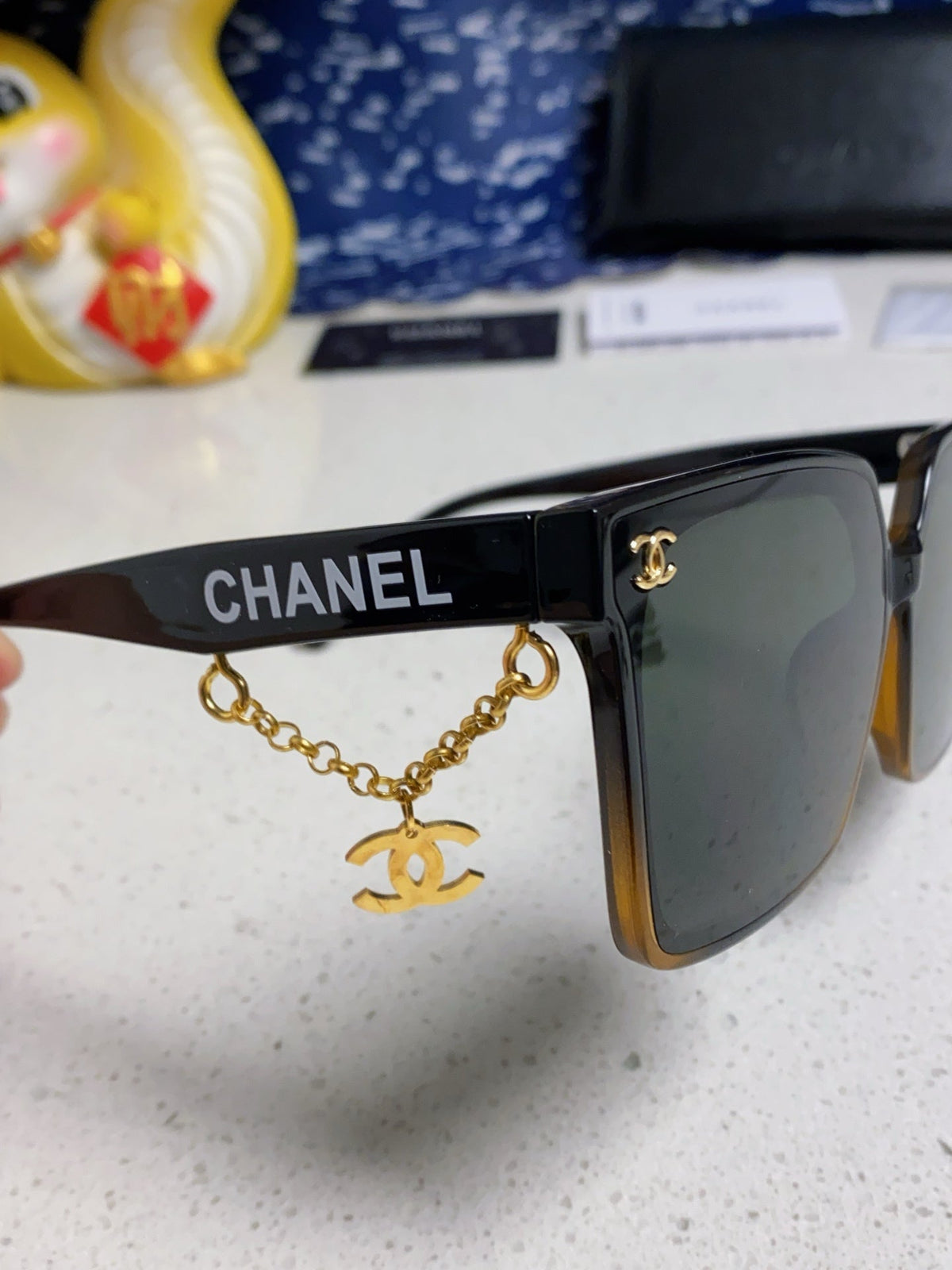 SQUARE SUNGLASSES 641808 IN BLACK OMBRE ORANGE ACETATE GOLD CHAIN