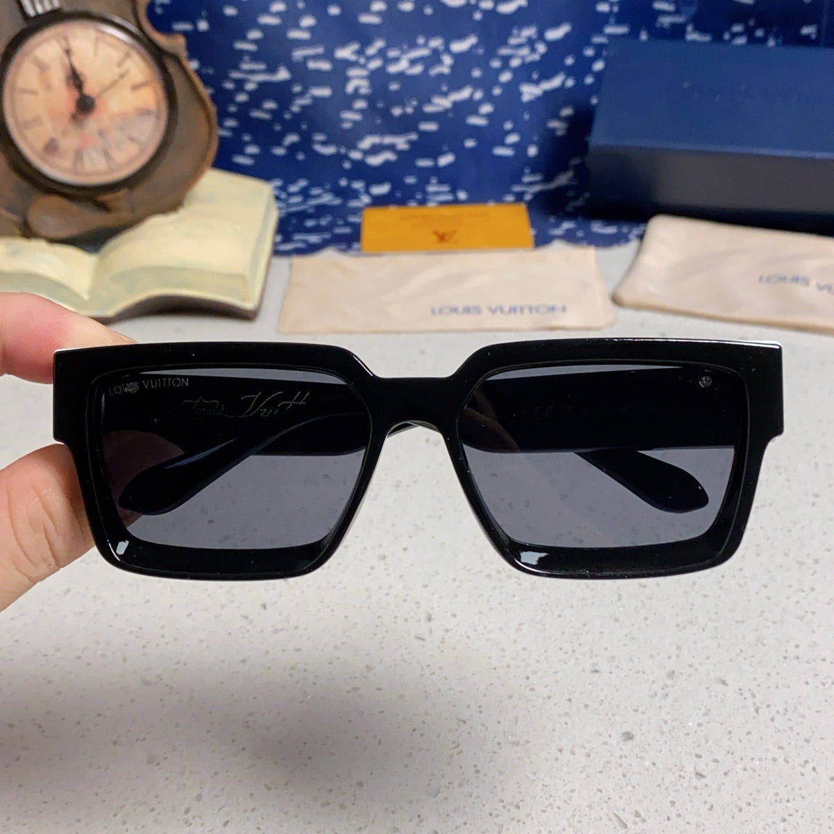 RECTANGLE SUNGLASSES 575849 BLACK IN ACETATE