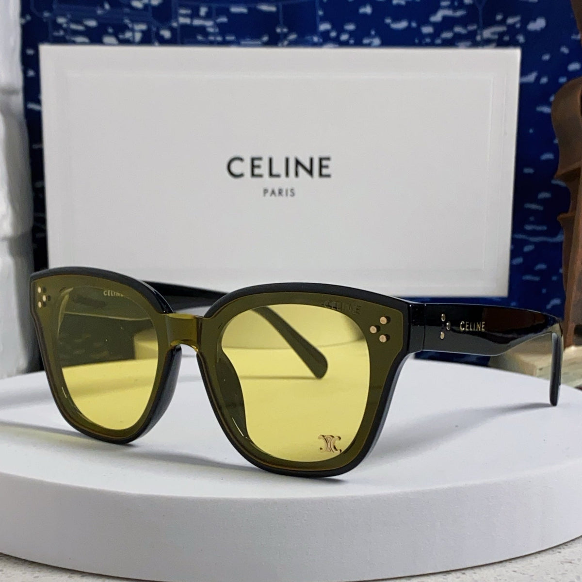 SQUARE SUNGLASS 575840 IN BLACK ACETATE GREEN LENSES