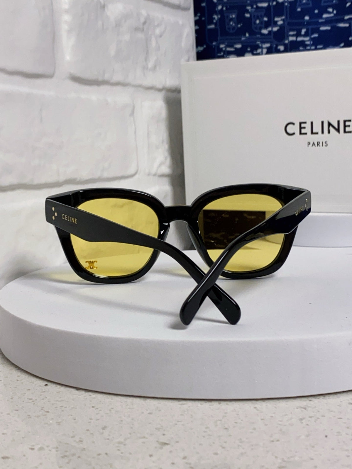 SQUARE SUNGLASS 575840 IN BLACK ACETATE GREEN LENSES