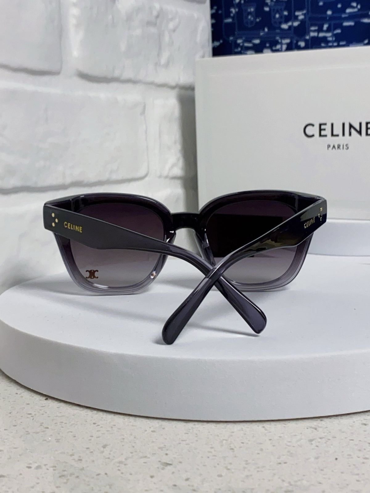 SQUARE SUNGLASS 575843 IN BLACK ACETATE GRADIENT SMOKE LENSES