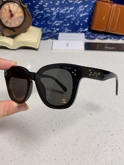 SQUARE SUNGLASS 575845 IN BLACK ACETATE BLACK LENSES