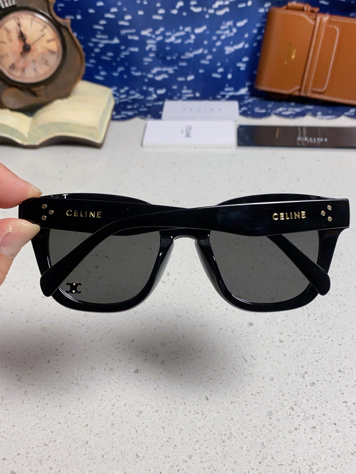 SQUARE SUNGLASS 575845 IN BLACK ACETATE BLACK LENSES