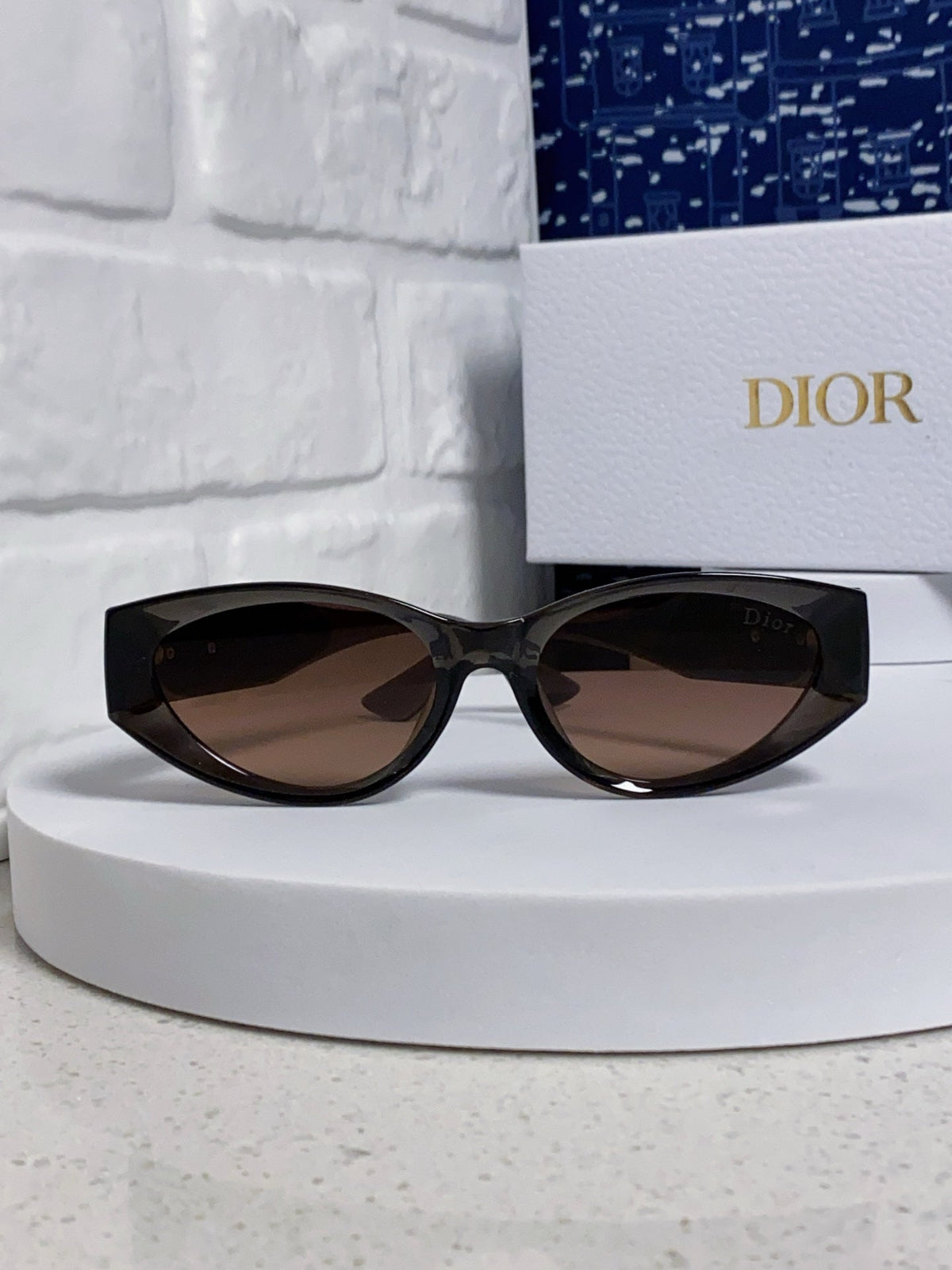 MONTAIGNE SUNGLASS 578112 IN BROWN ACETATE