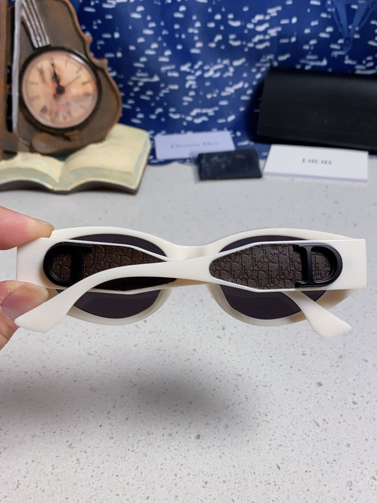 MONTAIGNE SUNGLASS 578113 IN OFF WHITE ACETATE