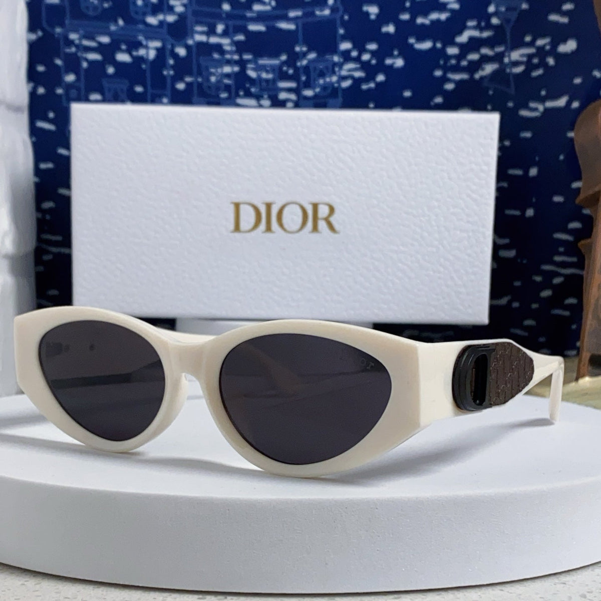 MONTAIGNE SUNGLASS 578113 IN OFF WHITE ACETATE