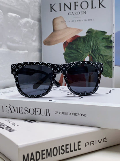 MONOGRAM SUNGLASS 581386 IN BLACK ACETATE FRAME