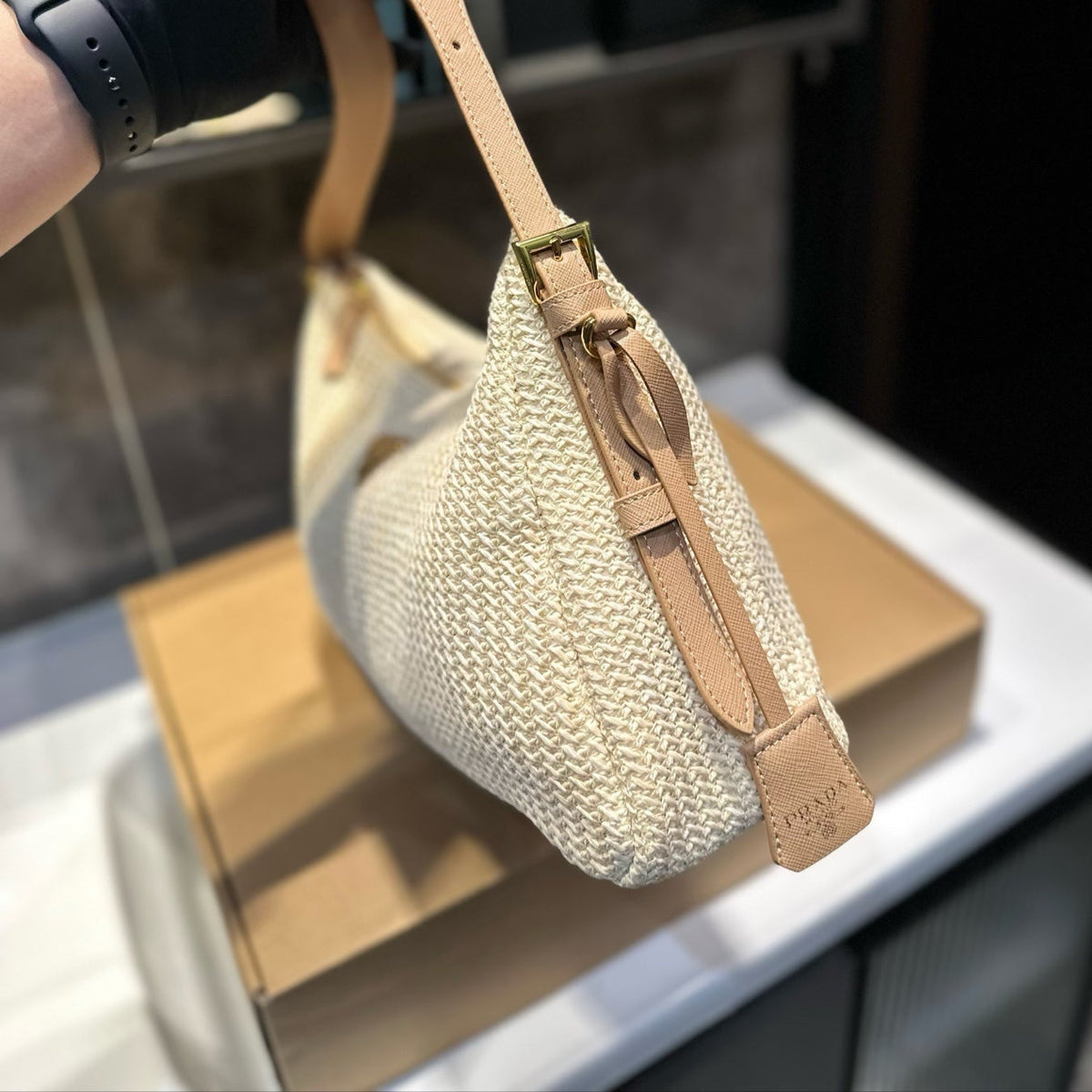 CROCHET SHOULDER BAG 38 IN BEIGE WOVEN RAFFIA