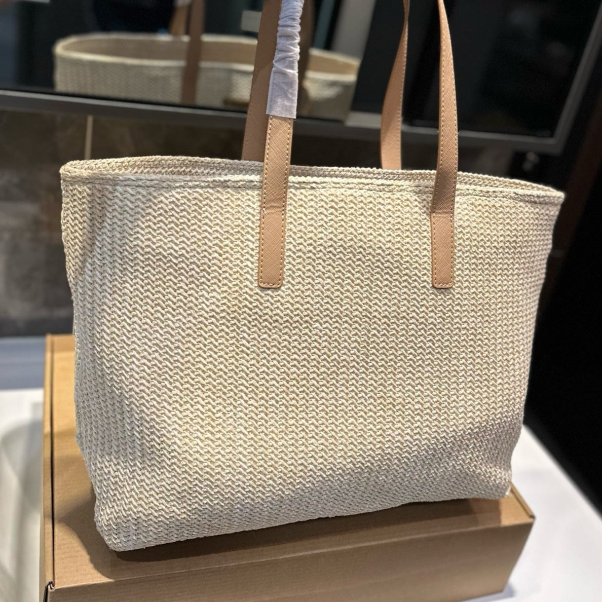 CROCHET TOTE BAG 38 IN BEIGE WOVEN RAFFIA CALFSKIN STRAP