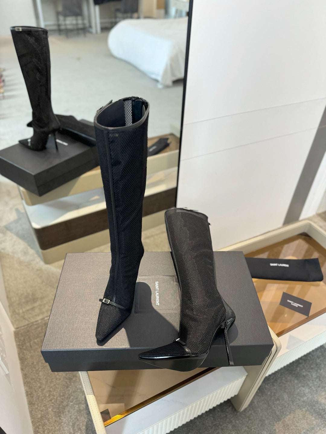 HIGH KNEE BOOTS IN BLACK MESH