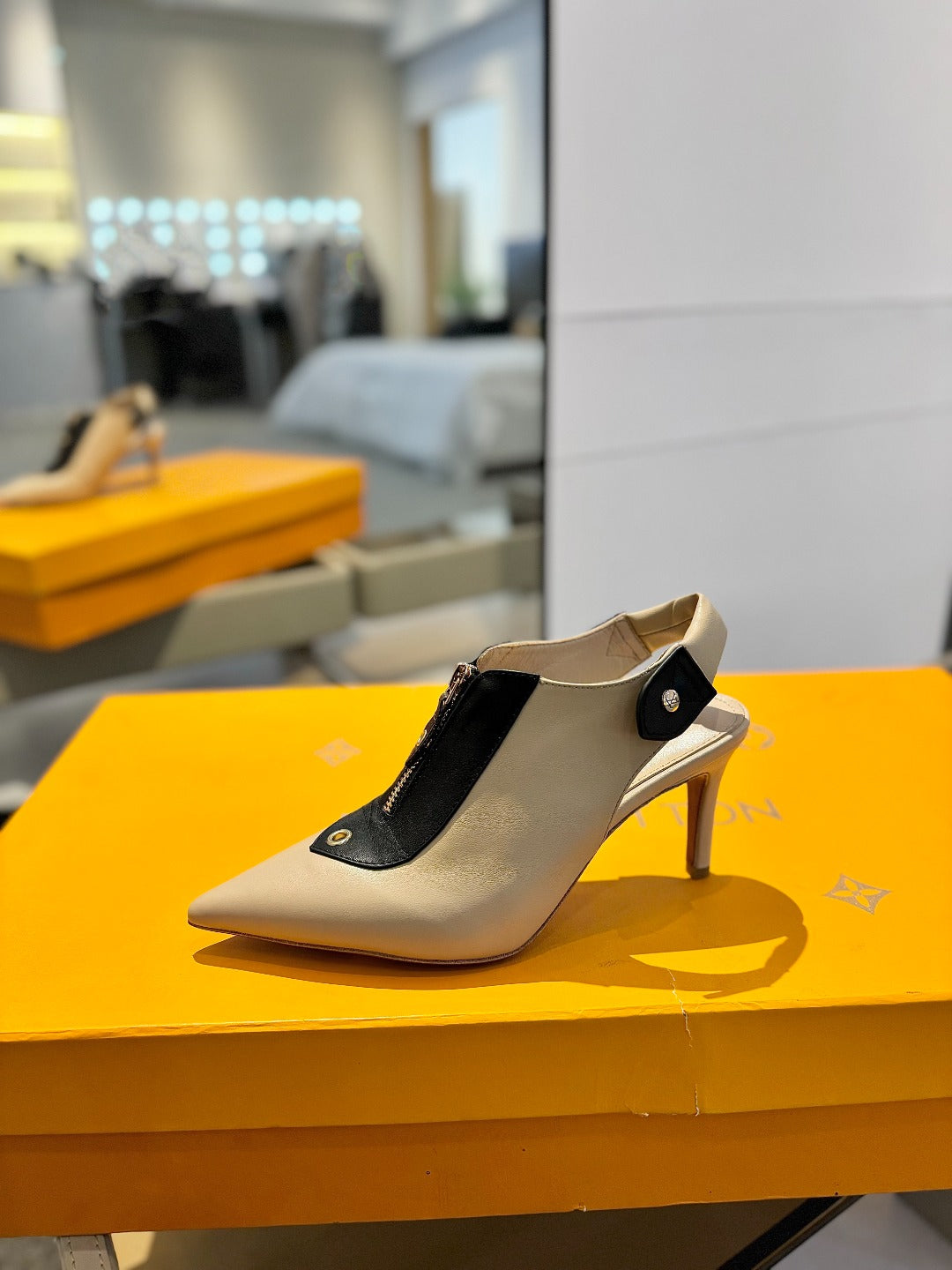 ALLURE HIGH 8 CM SLINGBACK IN SAND BROWN CALFSKIN
