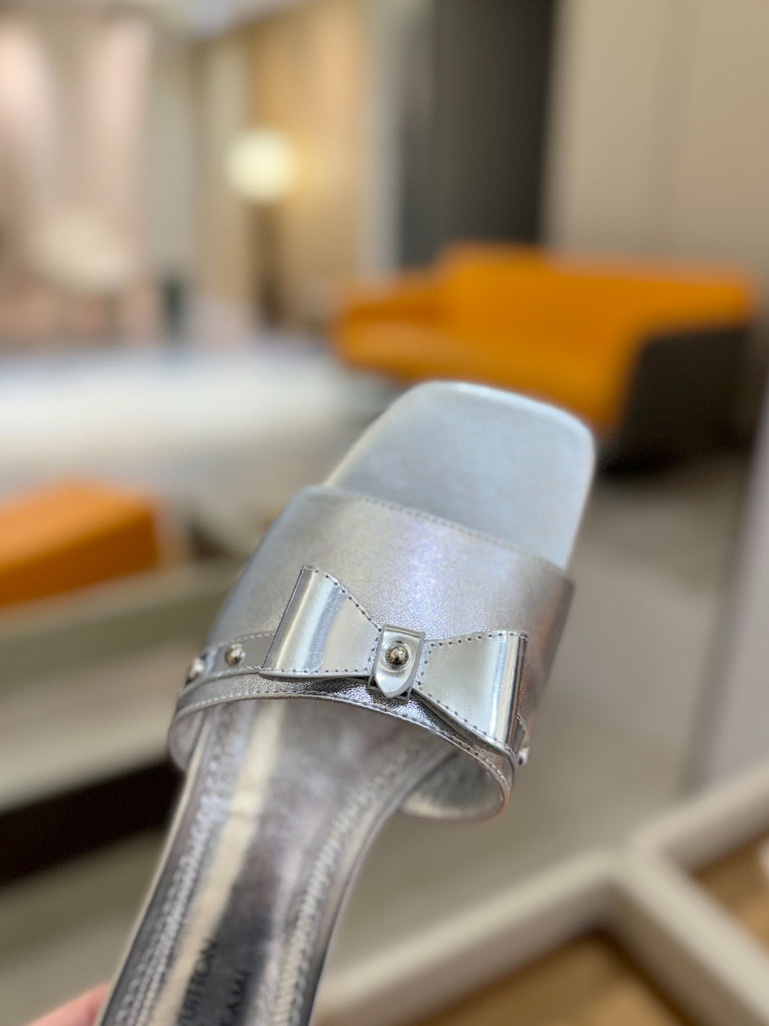 LV X TM 6AM FLAT MULE IN SILVER CALFSKIN