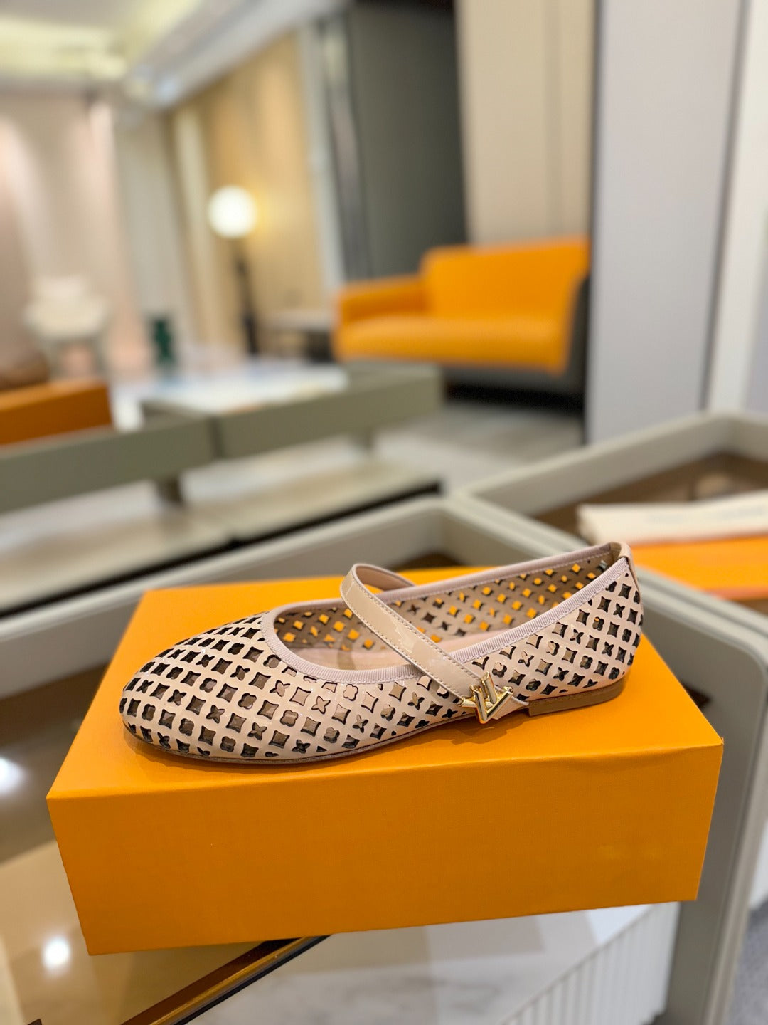 ROMY FLAT BALLERINA IN LIGHT PINK MESH PATENT CALFSKIN