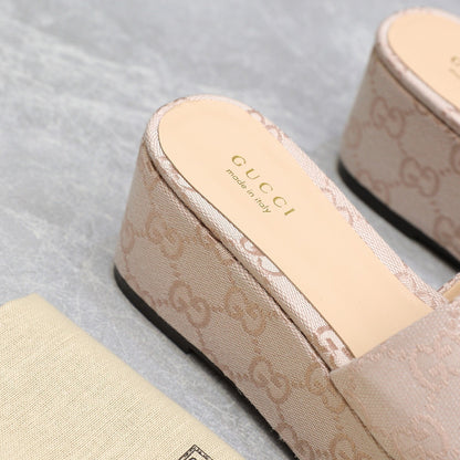 HIGH WEDGE PLATFORM WITH DOUBLE G IN ALMOND BEIGE CANVAS