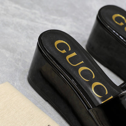 HIGH WEDGE PLATFORM WITH DOUBLE G IN BLACK GLOSSY CALFSKIN