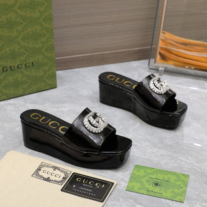 HIGH WEDGE PLATFORM WITH DOUBLE G IN BLACK GLOSSY CALFSKIN