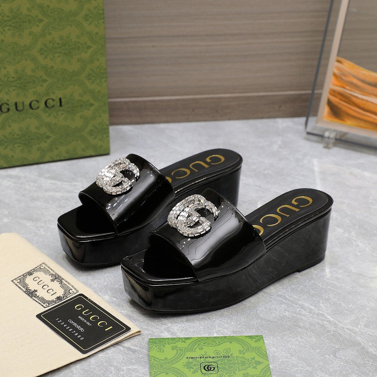 HIGH WEDGE PLATFORM WITH DOUBLE G IN BLACK GLOSSY CALFSKIN