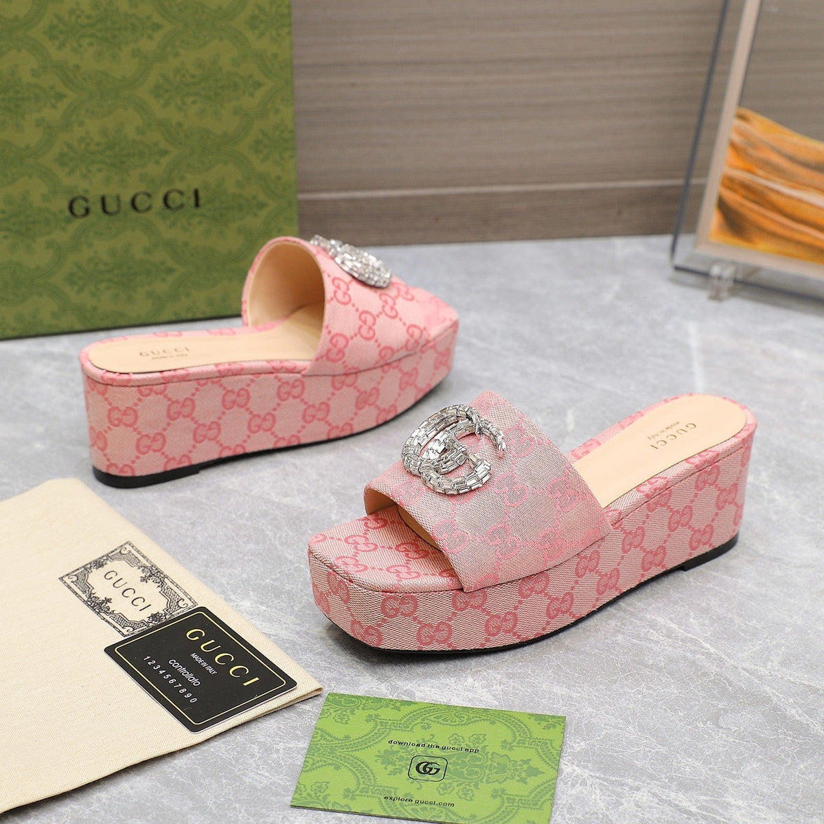 HIGH WEDGE PLATFORM WITH DOUBLE G IN LIGHT PINK CANVAS