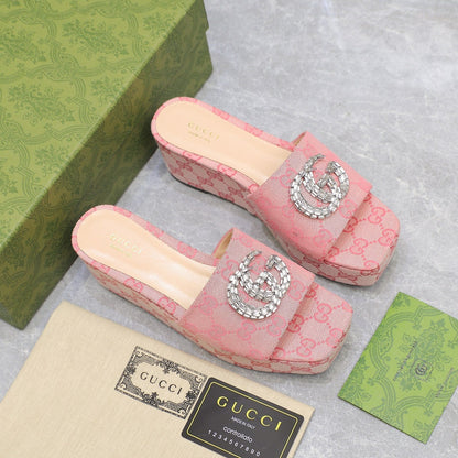 HIGH WEDGE PLATFORM WITH DOUBLE G IN LIGHT PINK CANVAS