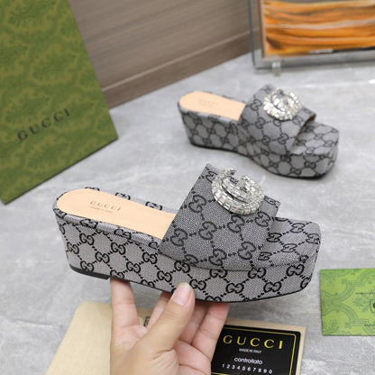 HIGH WEDGE PLATFORM WITH DOUBLE G IN GRAY CANVAS