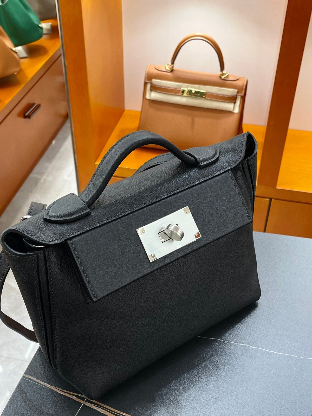 MINI 24/24 21CM IN BLACK EVERCOLOR CALFSKIN SILVER KELLY BUCKLE