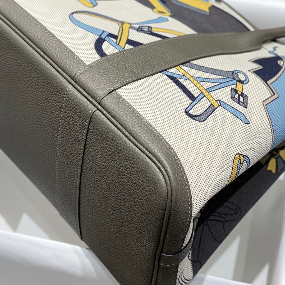 GARDEN PARTY 36 IN IVORY YELLOW BLUE TOILE H CANVAS ETOUPE CALFSKIN EQUESTRIAN HARNESS PRINT