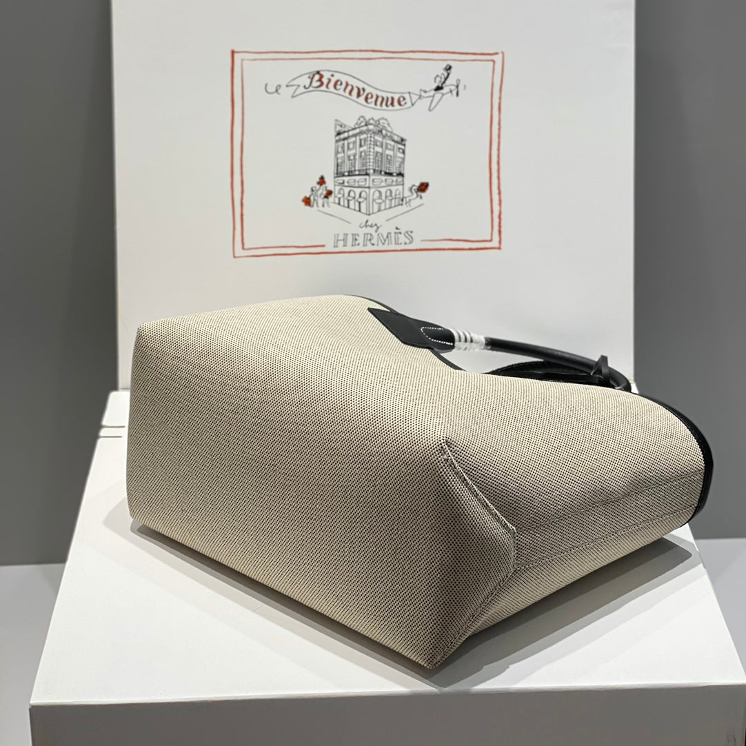 STEEPLE 28 BAG IN OFF-WHITE H CANVAS AND BLACK SWIFT CALFSKIN