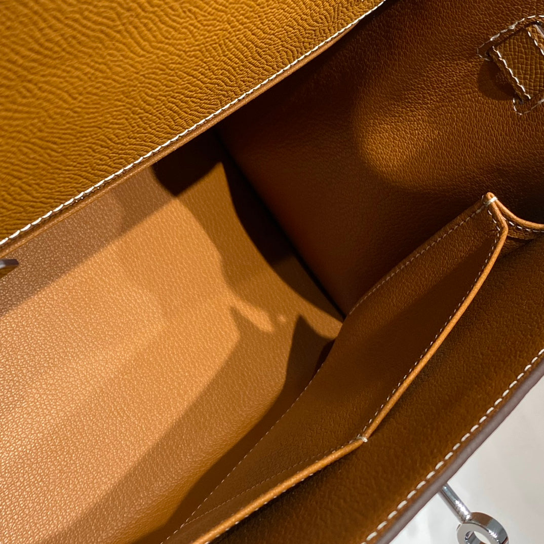 KELLY 28CM IN GOLD EPSOM CALFSKIN PALLADIUM HARDWARE