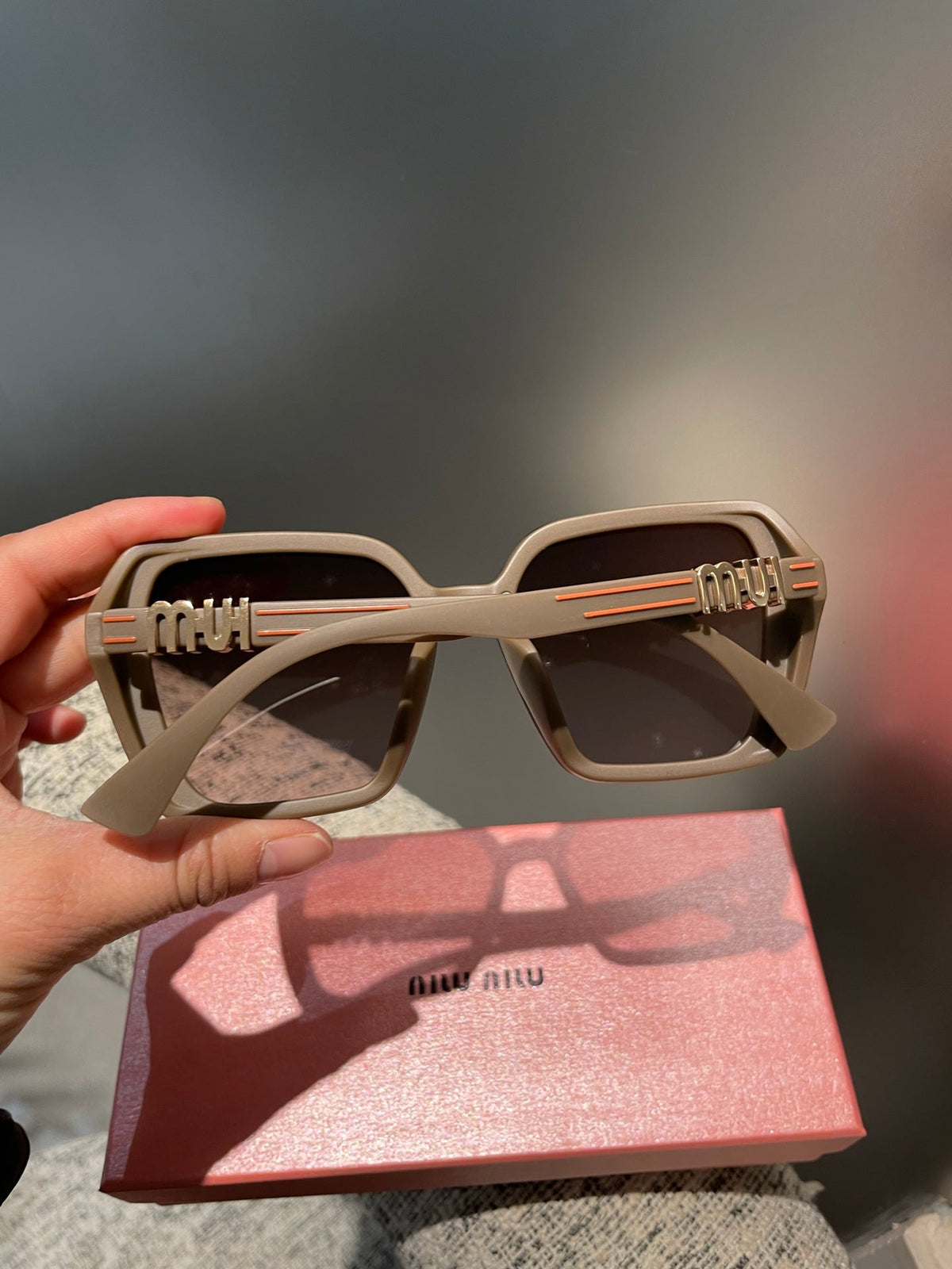 RUNWAY SQUARE SUNGLASSES 513099 IN BROWN ACETATE
