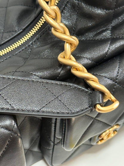 QUILTED HOBO CARGO BAG 31 IN BLACK CALFSKIN GOLD CHAIN