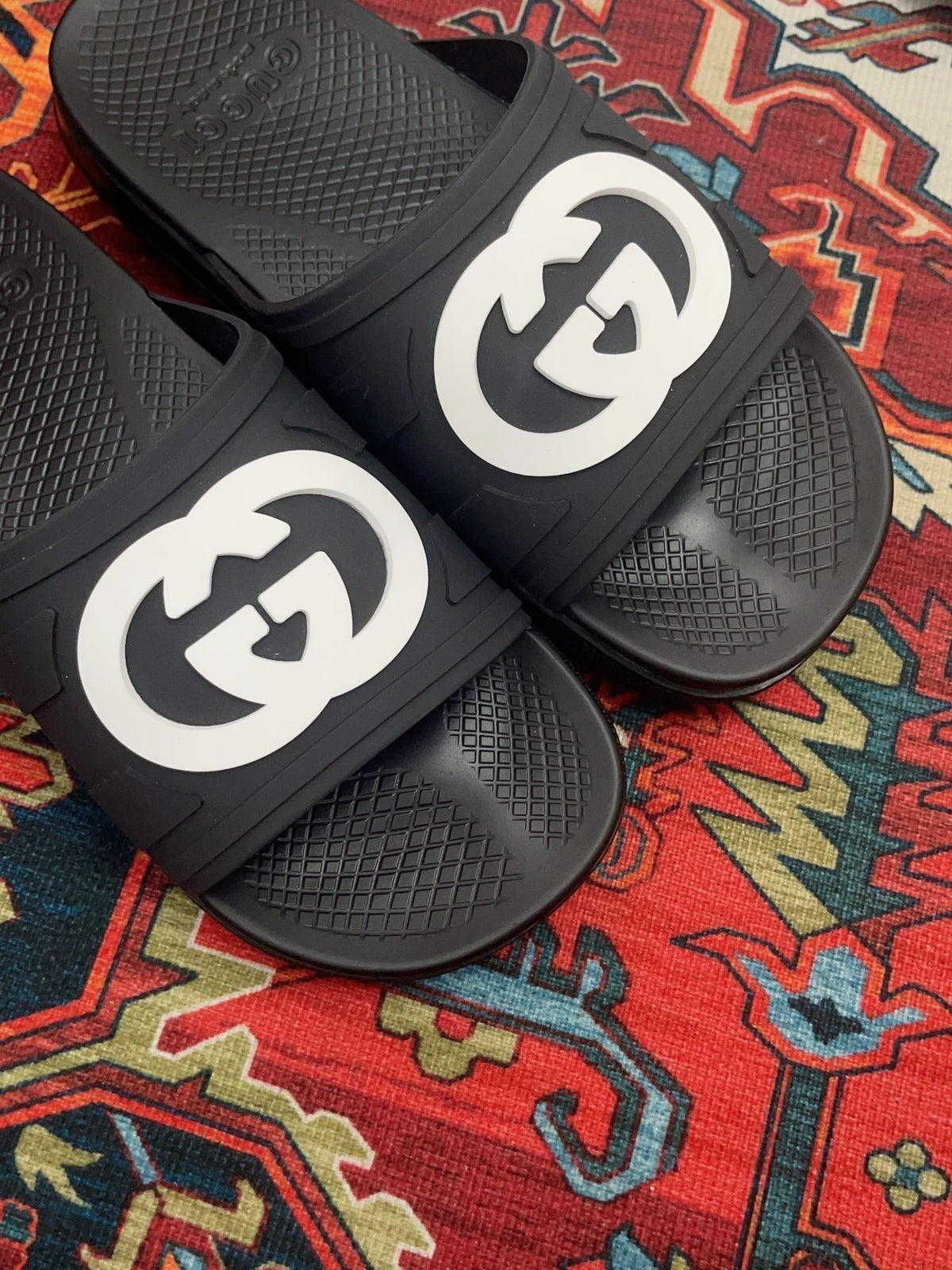GG INTERLOCKING G SLIDE SANDAL BLACK RUBBER