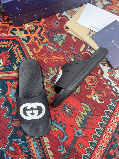 GG INTERLOCKING G SLIDE SANDAL BLACK RUBBER