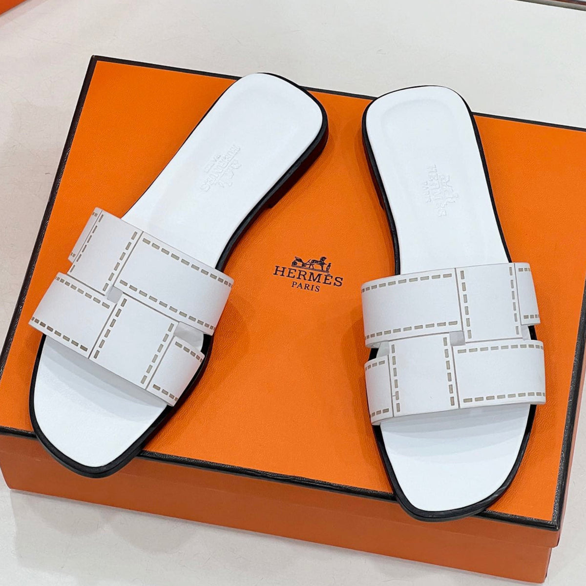IDIOMA SANDAL IN WHITE CALFSKIN