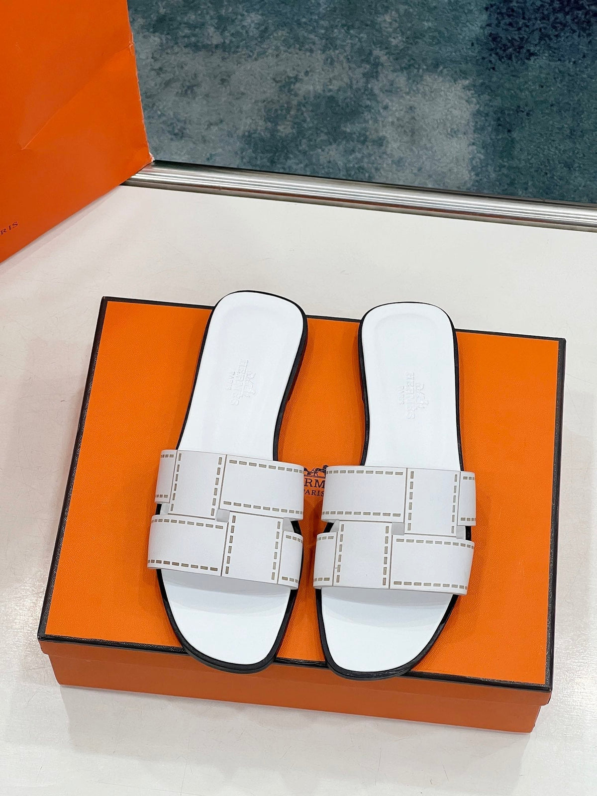IDIOMA SANDAL IN WHITE CALFSKIN