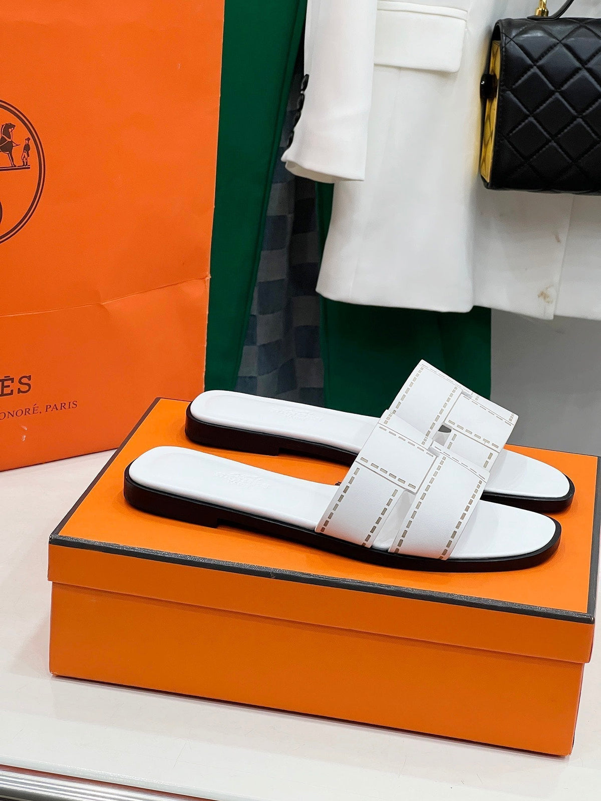 IDIOMA SANDAL IN WHITE CALFSKIN