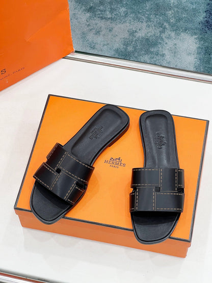 IDIOMA SANDAL IN BLACK CALFSKIN