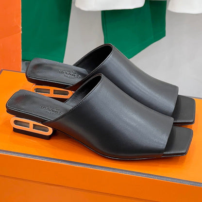 IDOLE SANDAL IN BLACK CALFSKIN