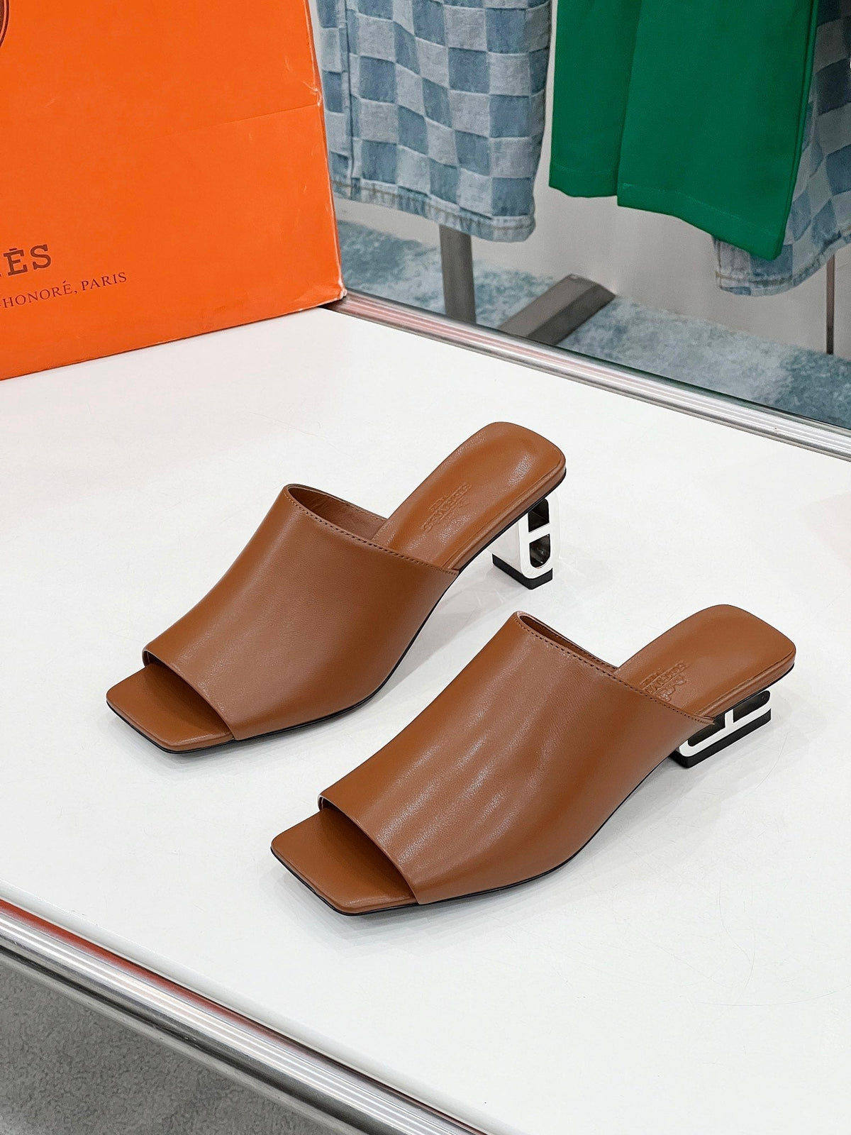 IDOLE SANDAL IN BRONZE BROWN CALFSKIN