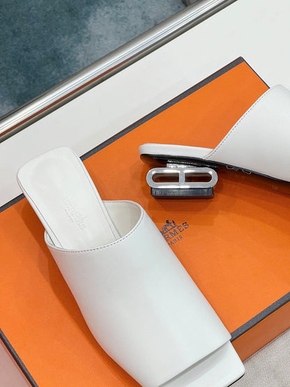 IDOLE SANDAL IN WHITE CALFSKIN