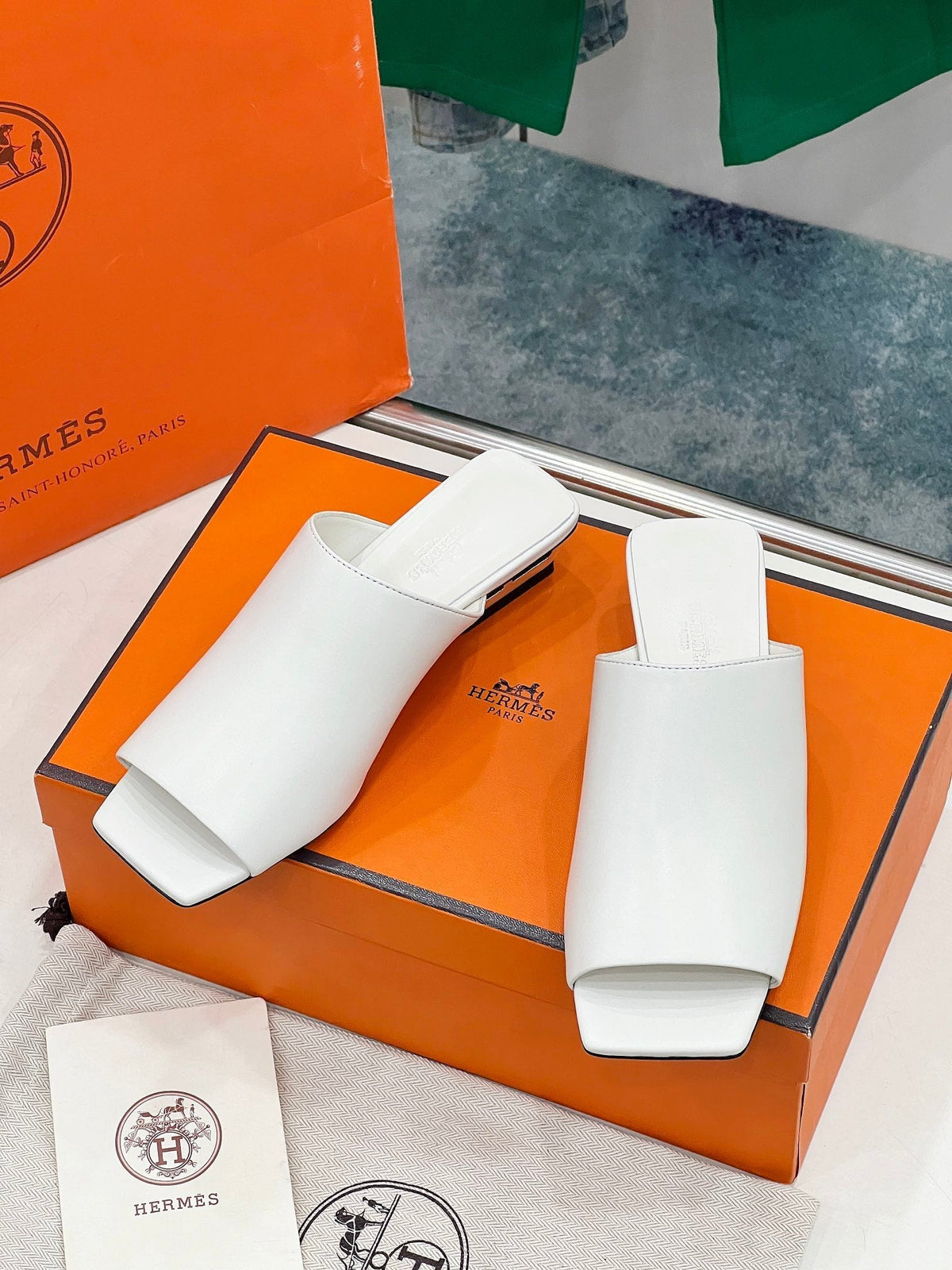 IDOLE SANDAL IN WHITE CALFSKIN