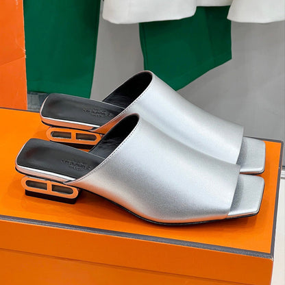 IDOLE SANDAL IN SILVER CALFSKIN