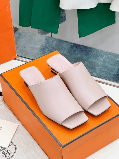 IDOLE SANDAL IN BABY PINK CALFSKIN