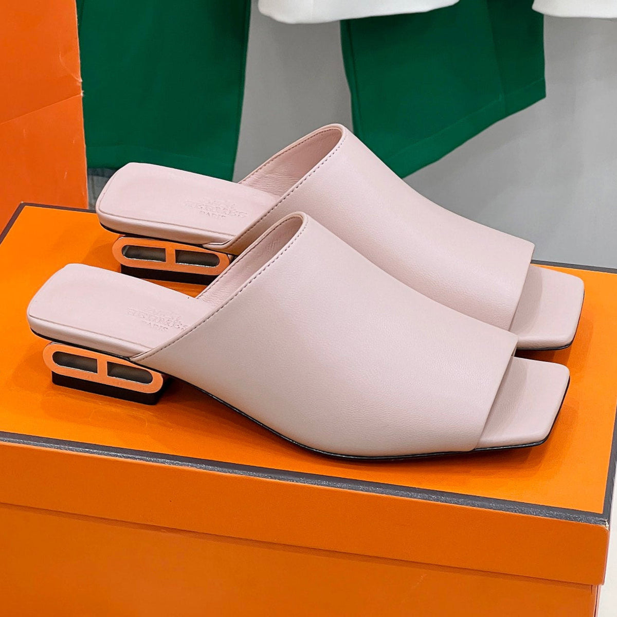 IDOLE SANDAL IN BABY PINK CALFSKIN
