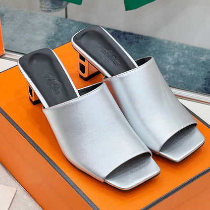 ICONIQUE 60 SANDAL IN SILVER CALFSKIN