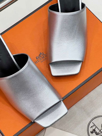 ICONIQUE 60 SANDAL IN SILVER CALFSKIN