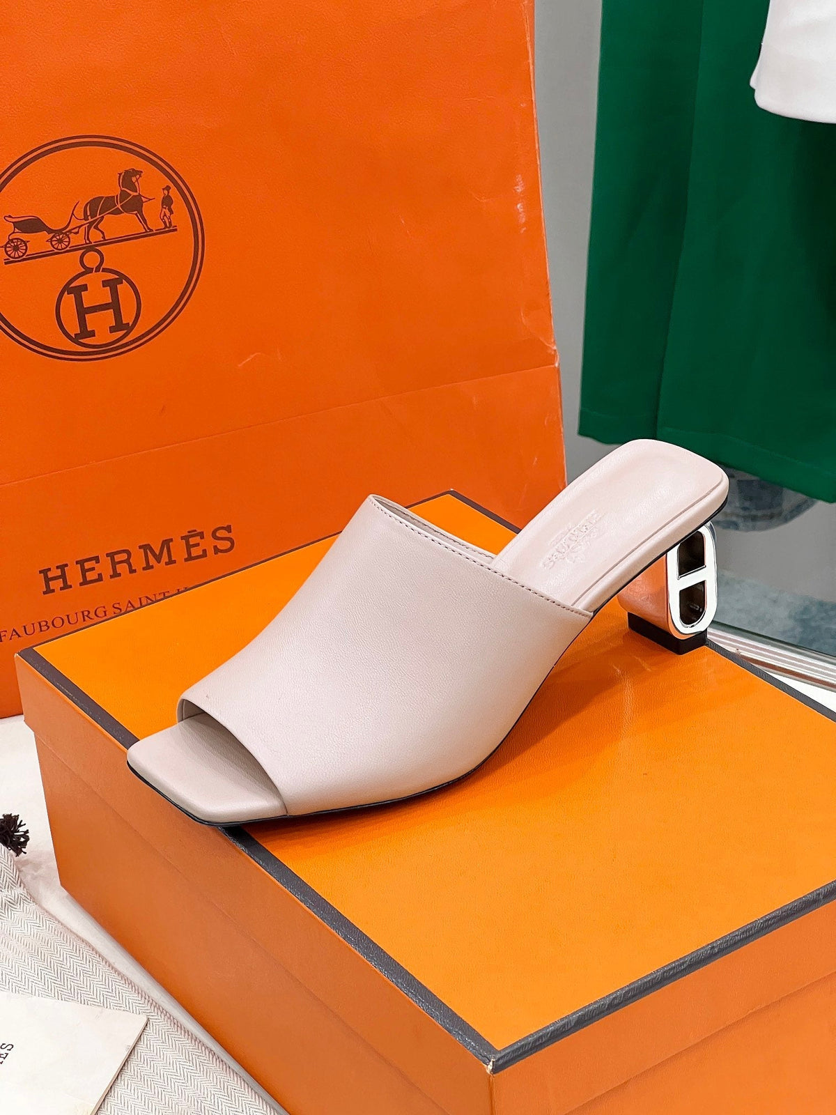 ICONIQUE 60 SANDAL IN BABY PINK CALFSKIN