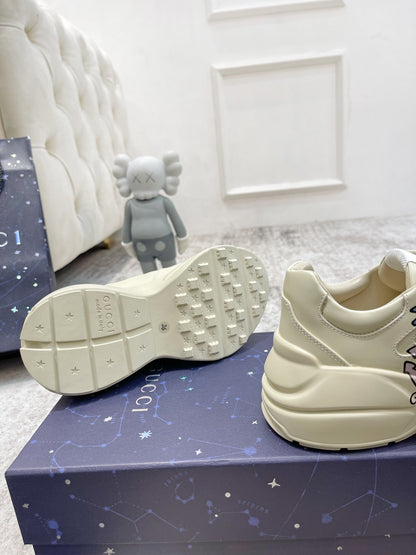 GG RHYTON TRAINER WHITE LAMBSKIN WITH PURPLE DINO MOTIF
